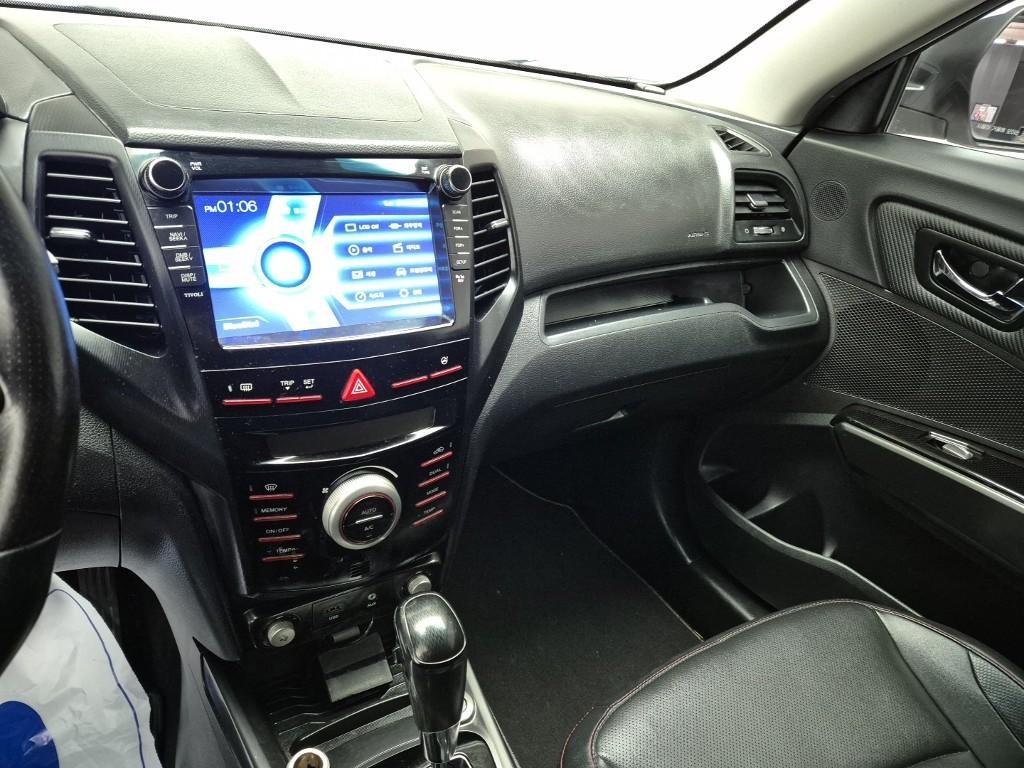 Ssangyong Tivoli - Vista 10