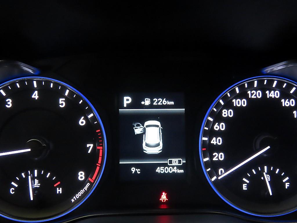 HYUNDAI Kona - Vista 9