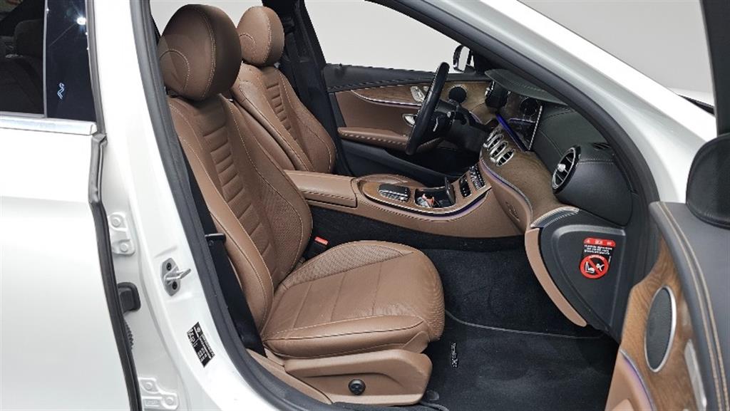 Mercedes Benz E class - Vista 11