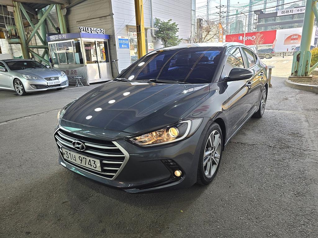 HYUNDAI Avante - Vista 3