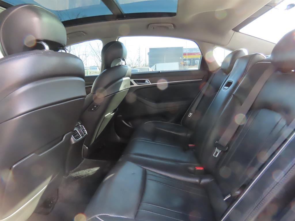 HYUNDAI Genesis - Vista 11