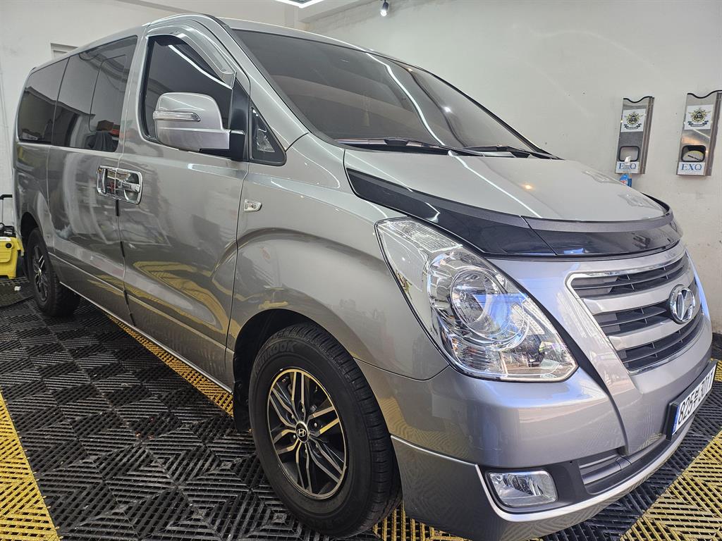 HYUNDAI Starex - Vista 2