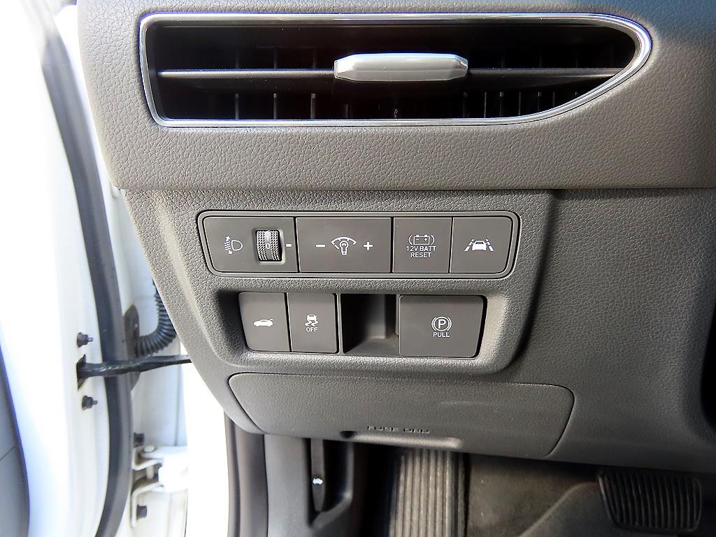 HYUNDAI Sonata - Vista 12