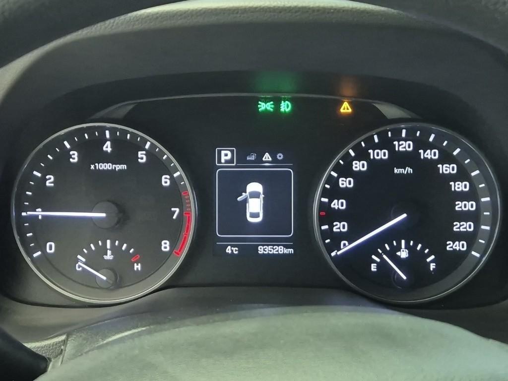 HYUNDAI Avante - Vista 6