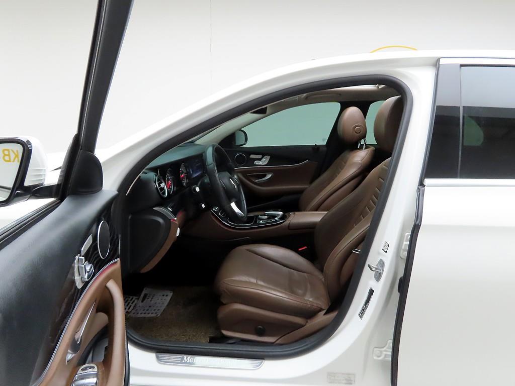 Mercedes Benz E class - Vista 12