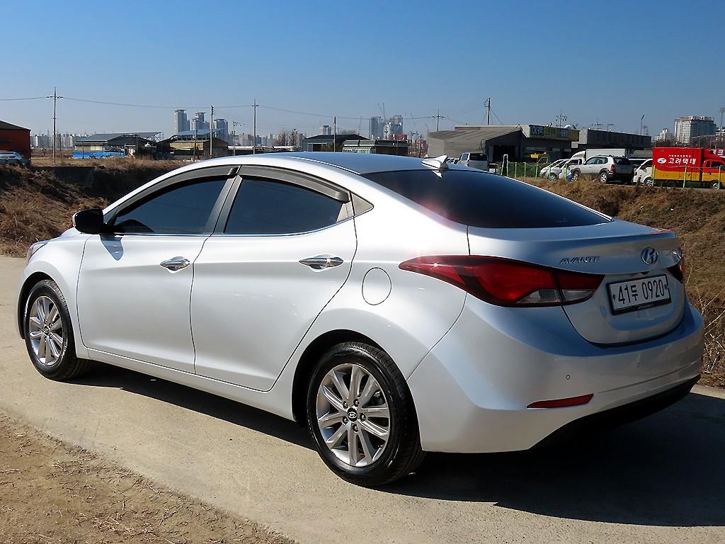 HYUNDAI Avante - Vista 3