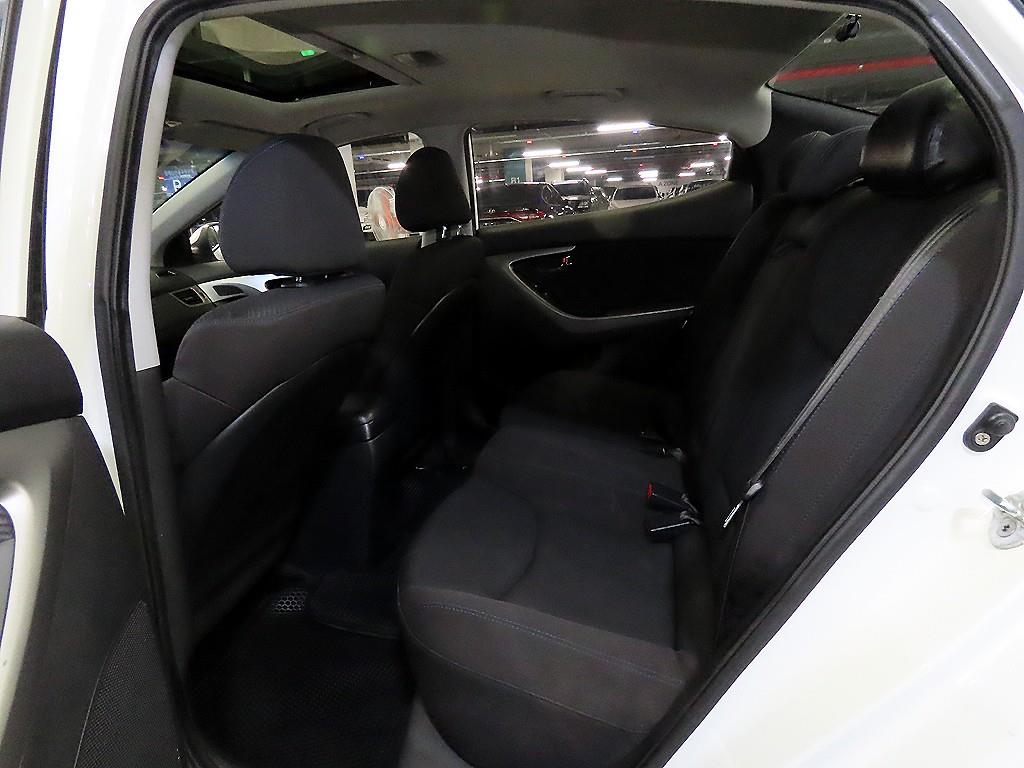 HYUNDAI Avante - Vista 7