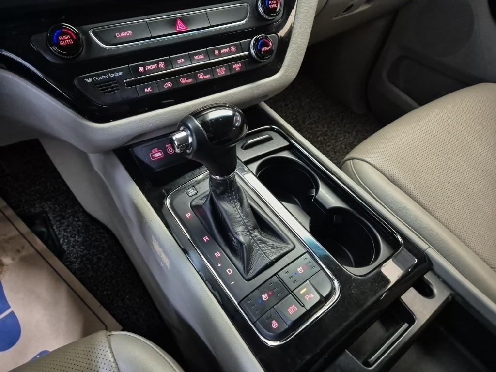 KIA Carnival - Vista 8