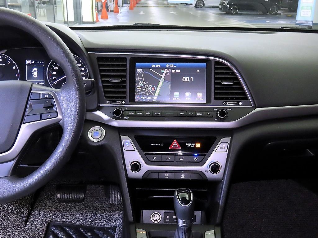 HYUNDAI Avante - Vista 11