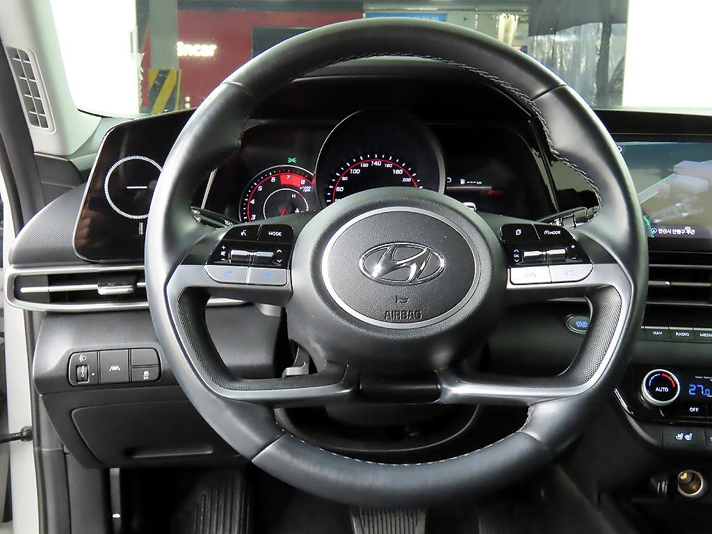 HYUNDAI Avante - Vista 9