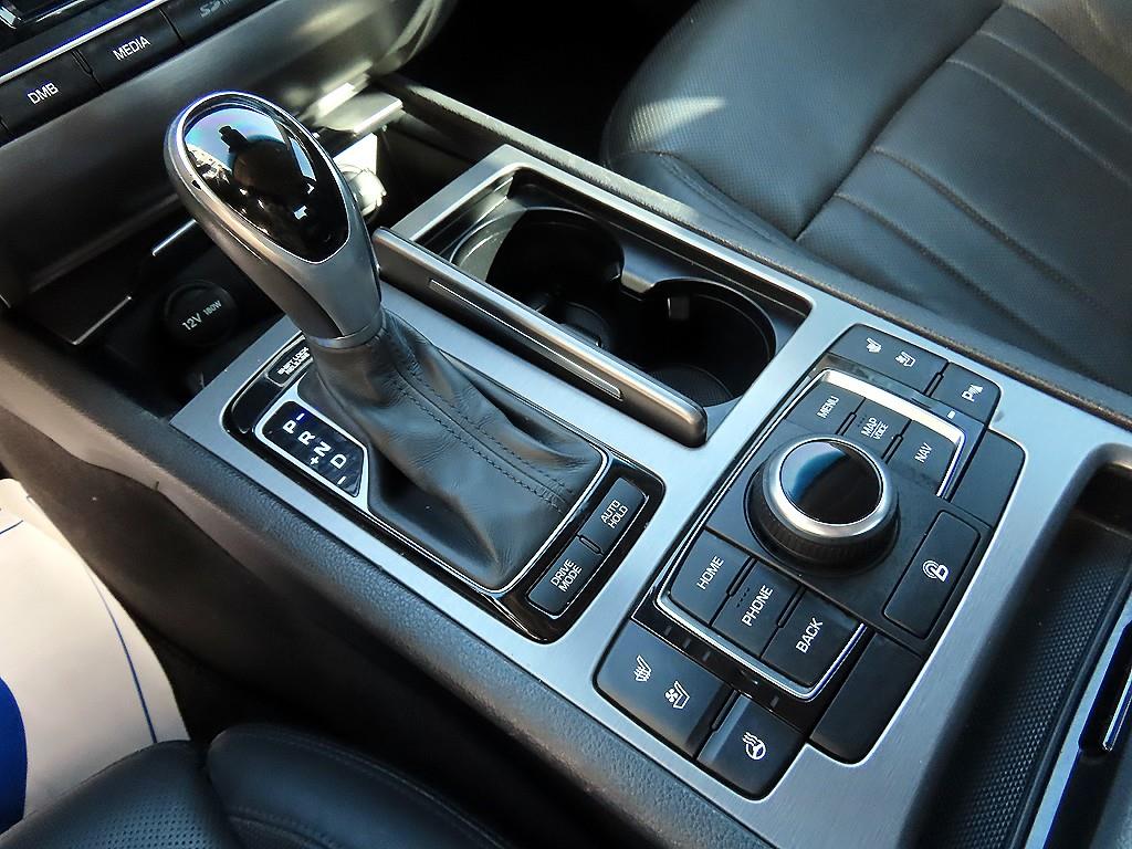 HYUNDAI Genesis - Vista 10