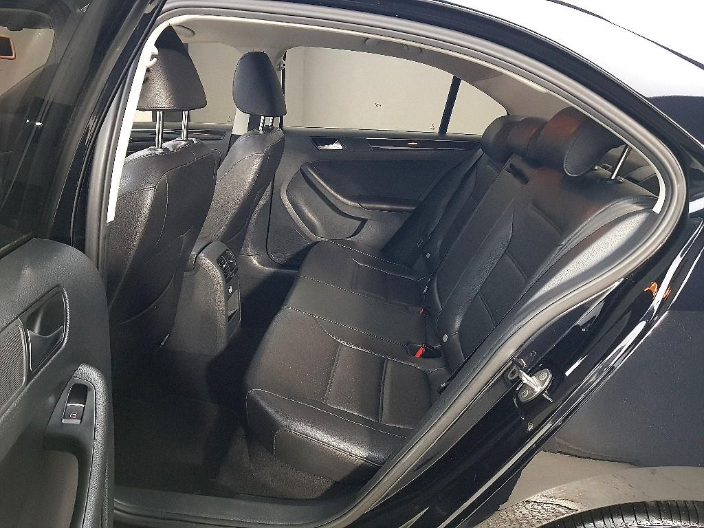 Volkswagen Jetta - Vista 9