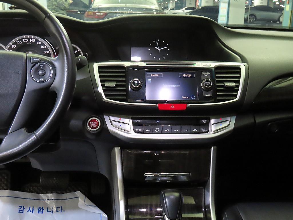 Honda Accord - Vista 11