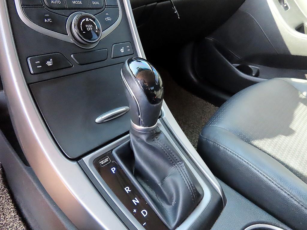 HYUNDAI Avante - Vista 11