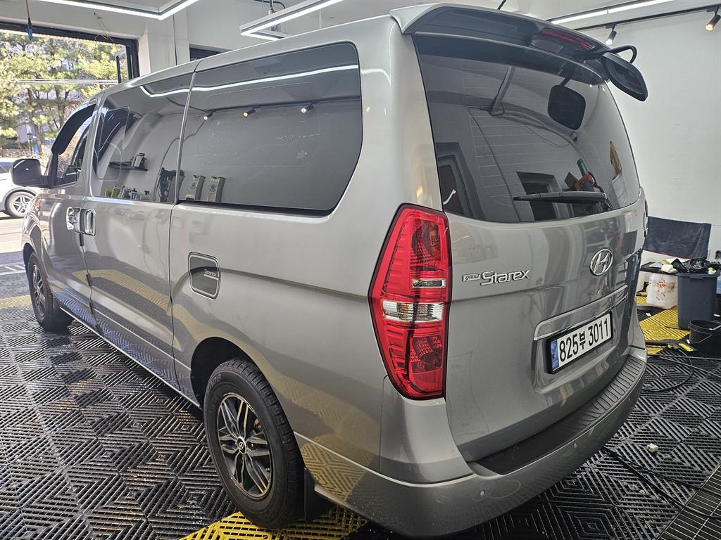 HYUNDAI Starex - Vista 4