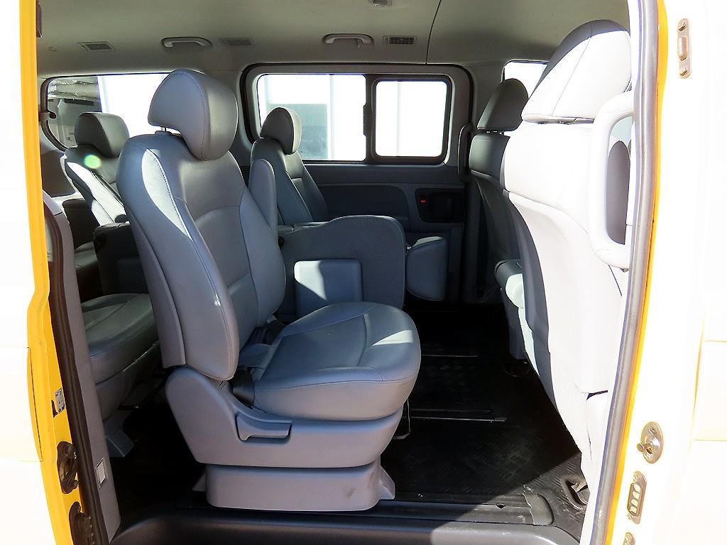 HYUNDAI Starex - Vista 6