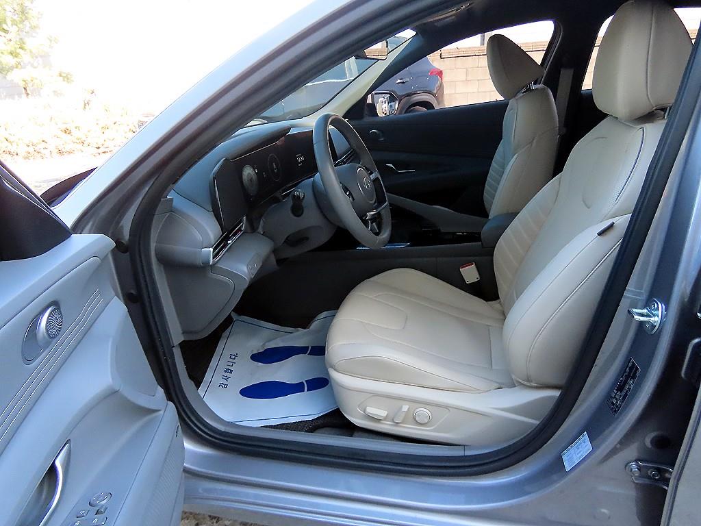 HYUNDAI Avante - Vista 5