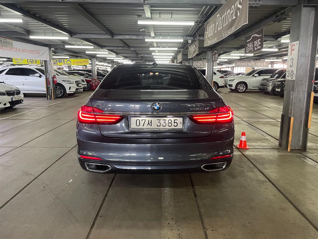 BMW 7 Series - Vista 4