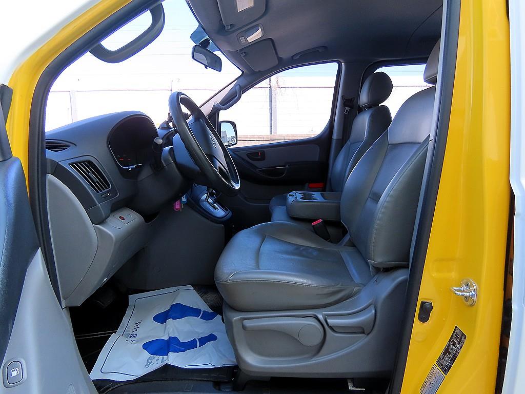 HYUNDAI Starex - Vista 5