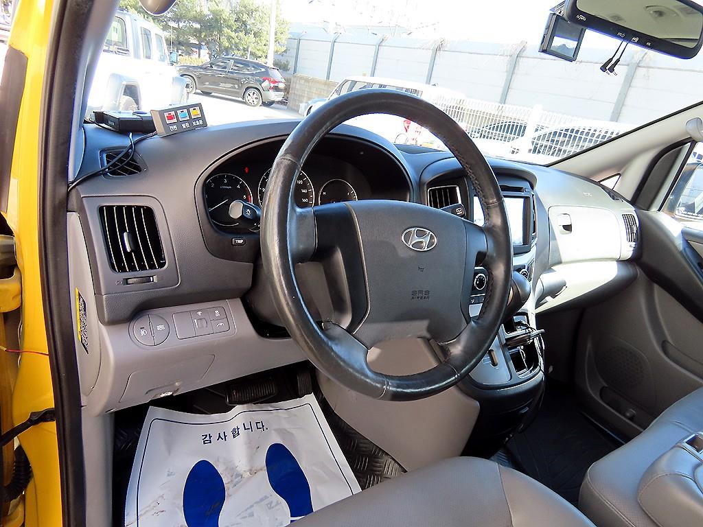 HYUNDAI Starex - Vista 8