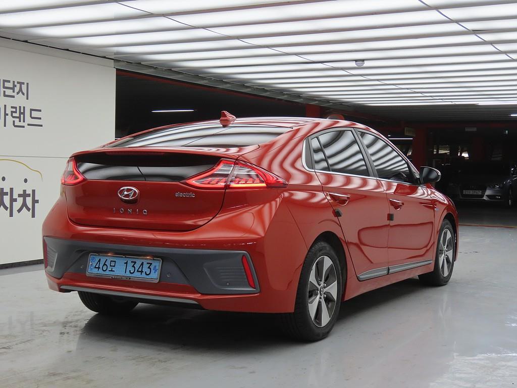 HYUNDAI Ioniq - Vista 4
