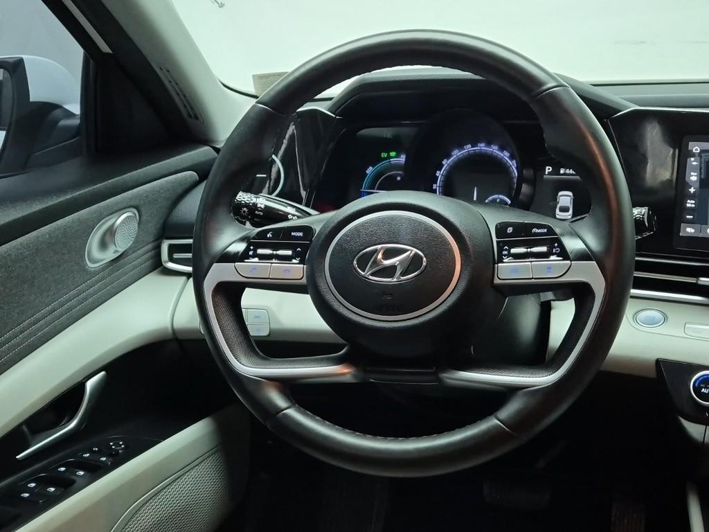 HYUNDAI Avante - Vista 9