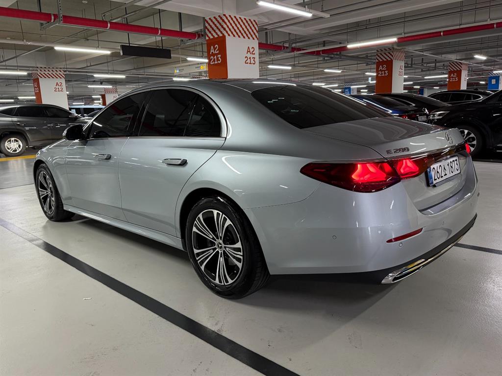 Mercedes Benz E class - Vista 4