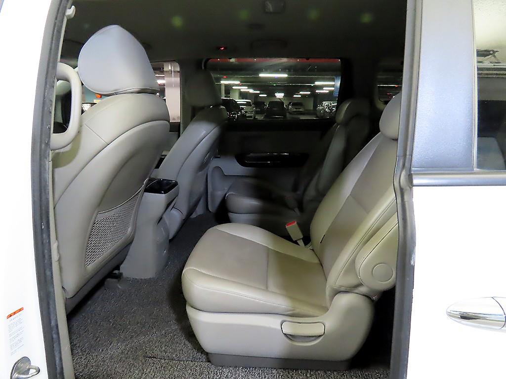 KIA Carnival - Vista 7