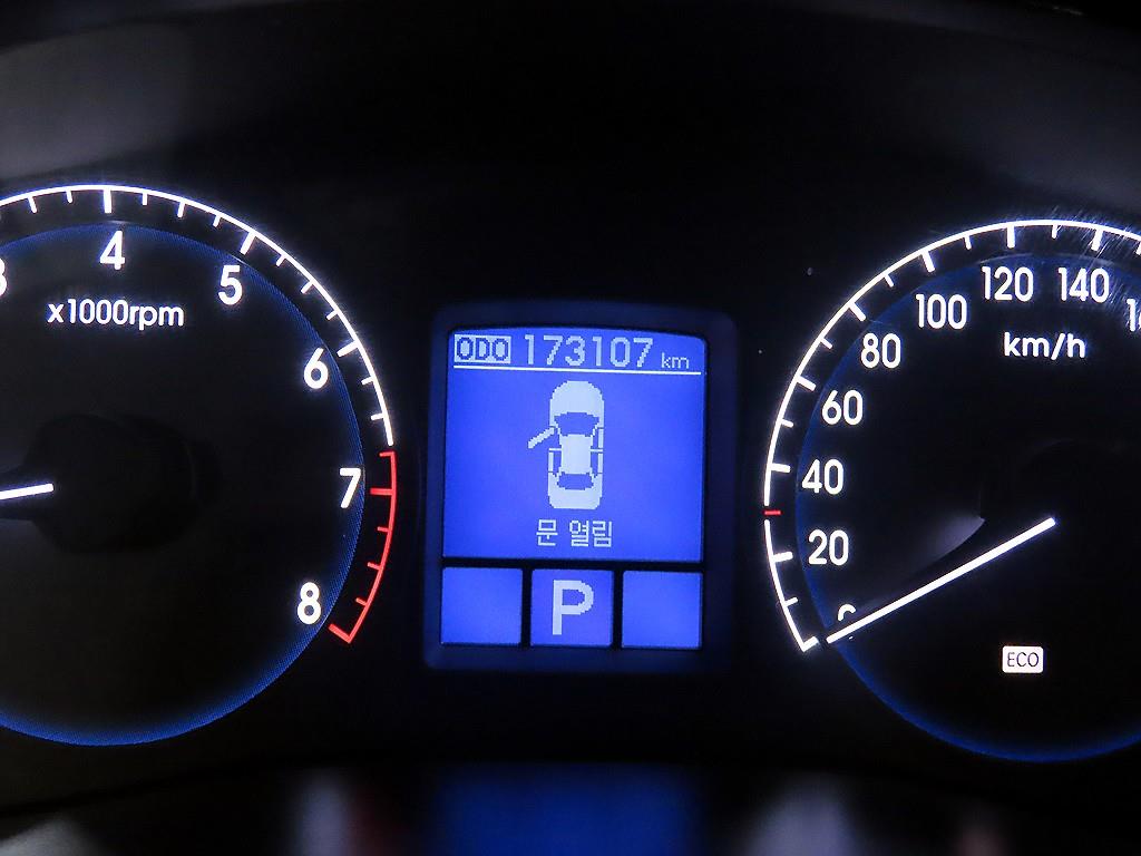 HYUNDAI Genesis - Vista 9