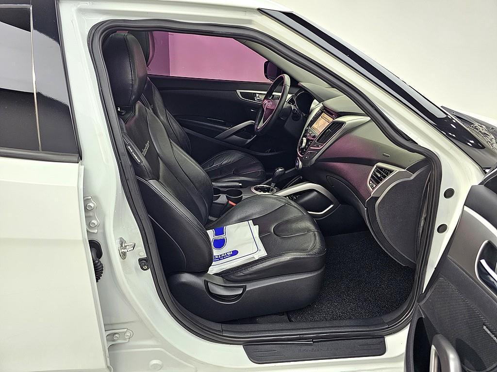 HYUNDAI Veloster - Vista 5