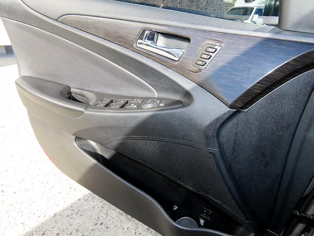 HYUNDAI Sonata - Vista 11