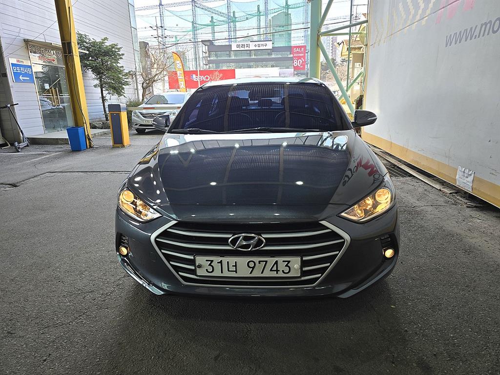 HYUNDAI Avante - Vista 2