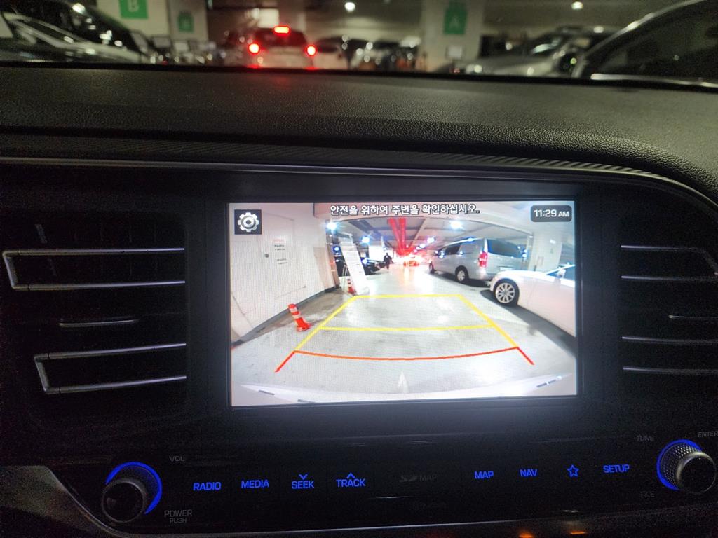 HYUNDAI Avante - Vista 8