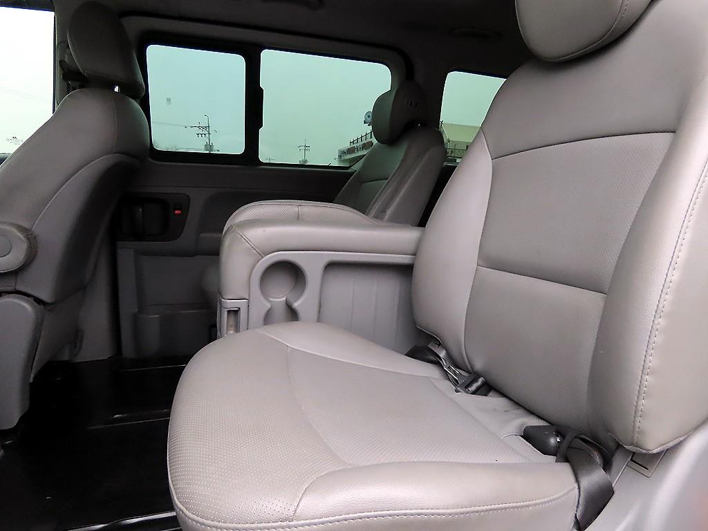 HYUNDAI Starex - Vista 6