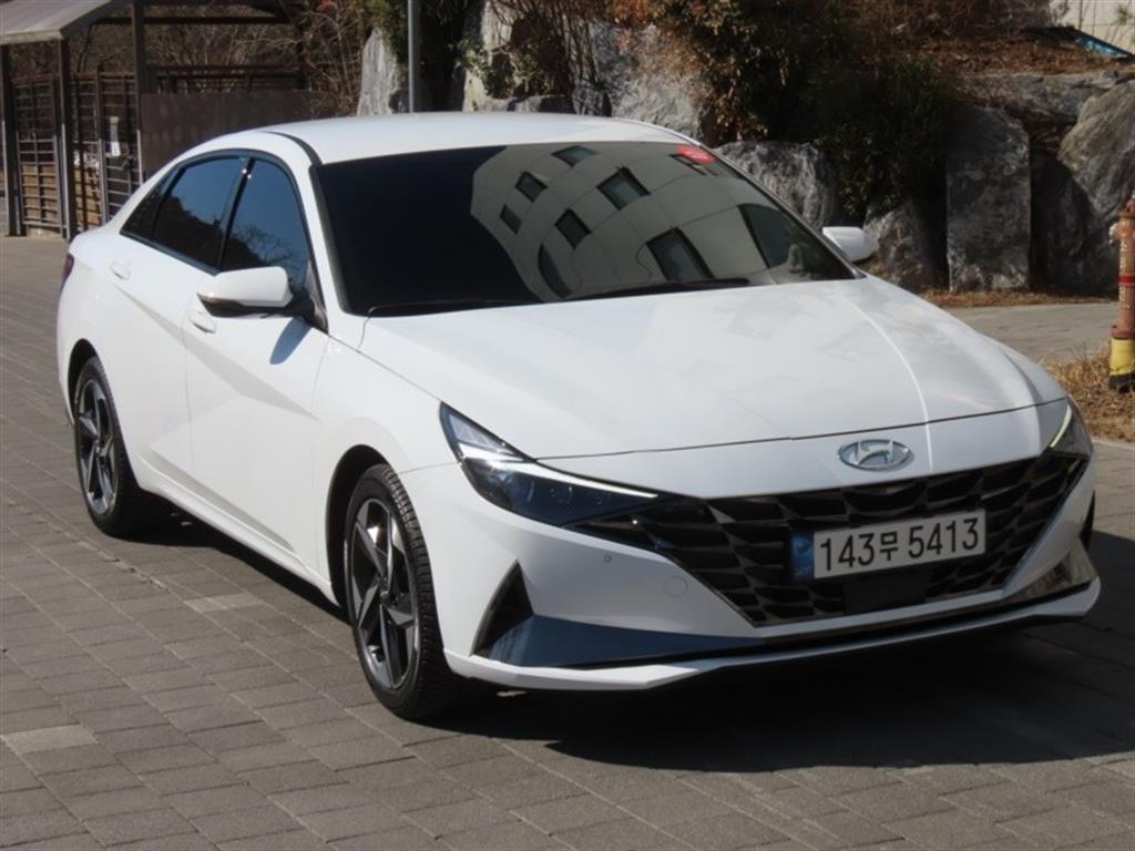 HYUNDAI Avante - Vista 3