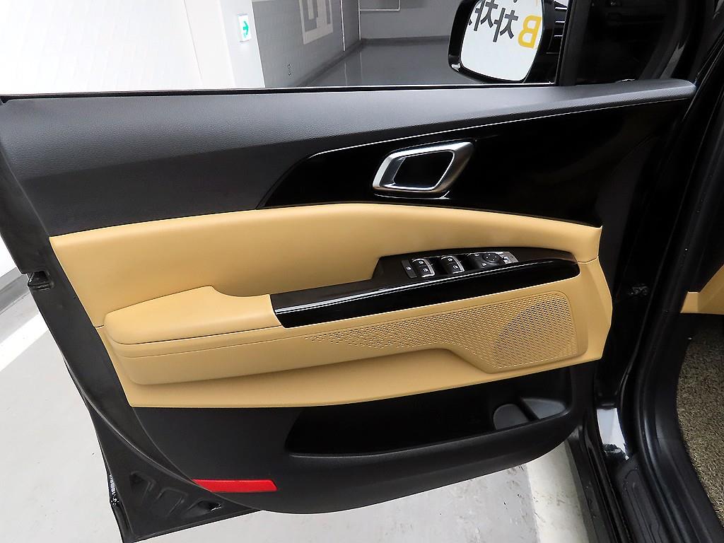 KIA Carnival - Vista 11