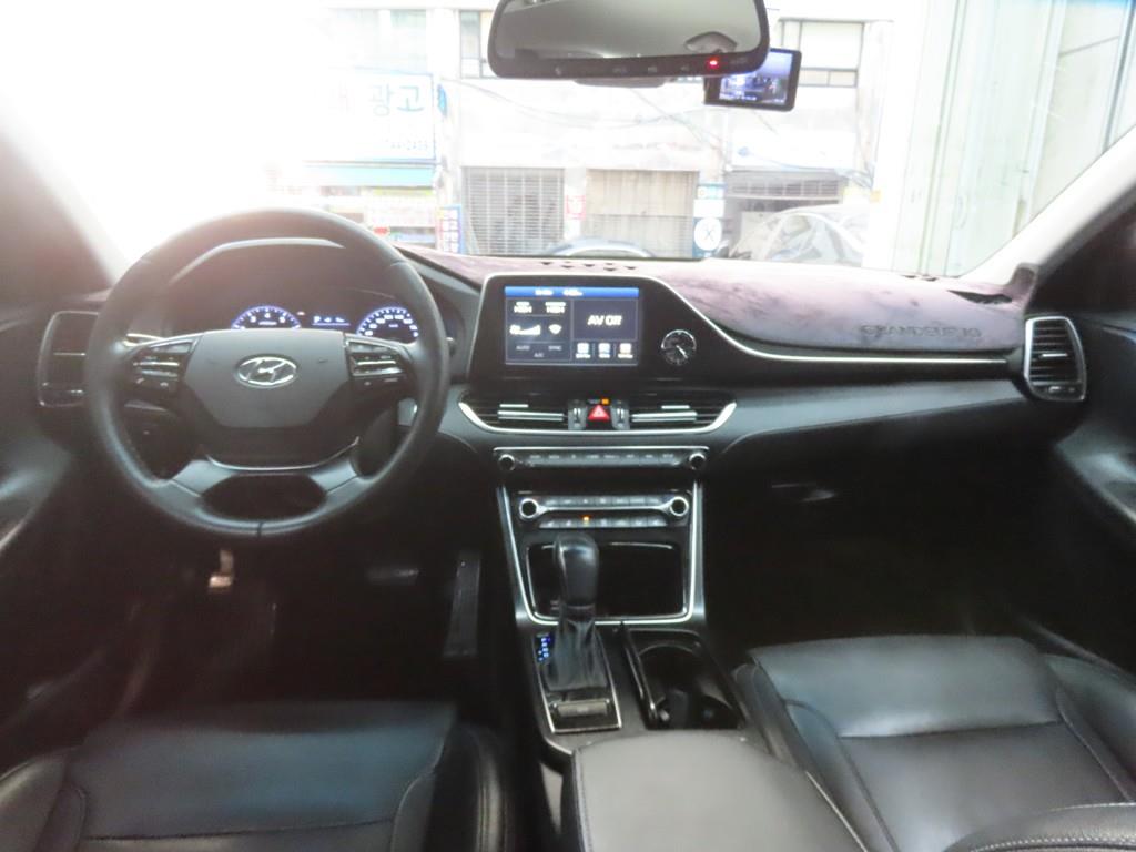 HYUNDAI Grandeur - Vista 7