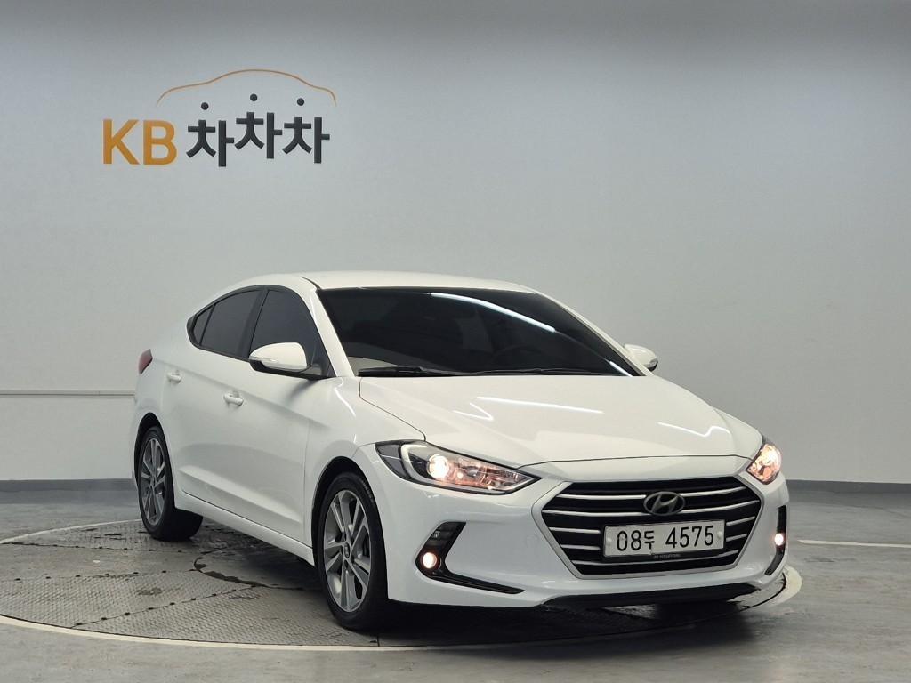 HYUNDAI Avante - Vista 4