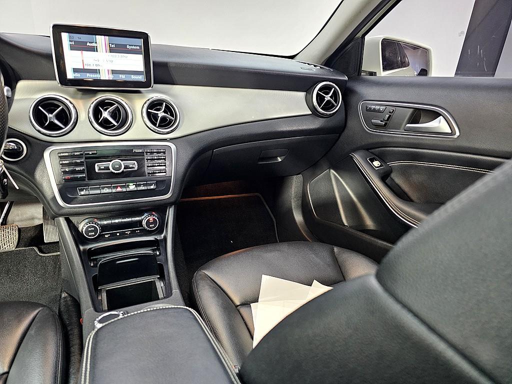 Mercedes Benz GLA Class - Vista 10