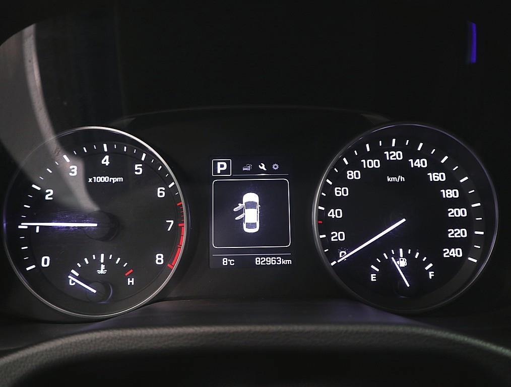 HYUNDAI Avante - Vista 7