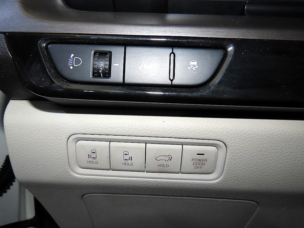 KIA Carnival - Vista 11