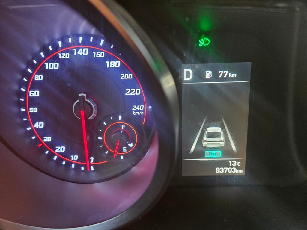 HYUNDAI Avante - Vista 6