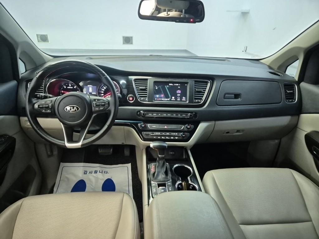 KIA Carnival - Vista 6