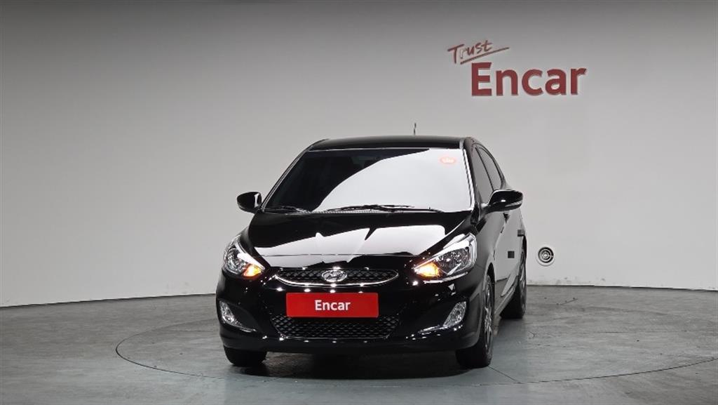 HYUNDAI Accent - Vista 3