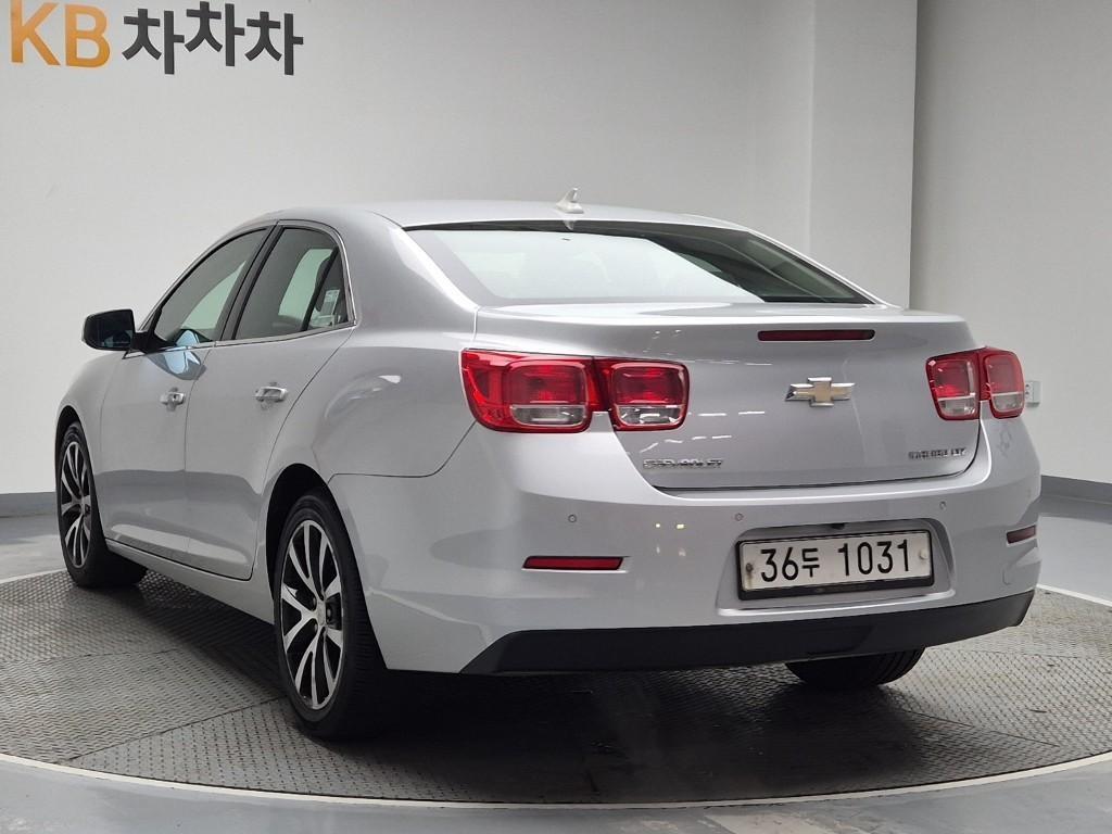 Chevrolet Malibu - Vista 3