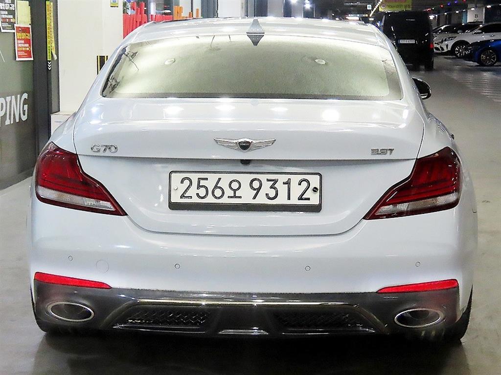 Genesis G70 - Vista 5