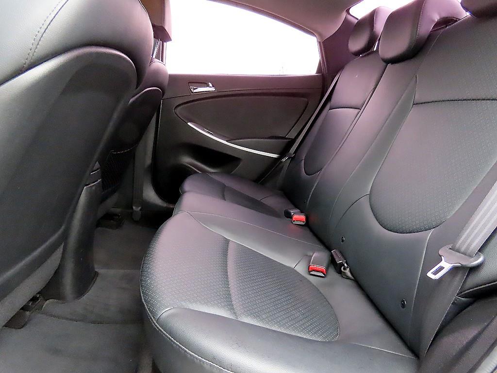 HYUNDAI Accent - Vista 6