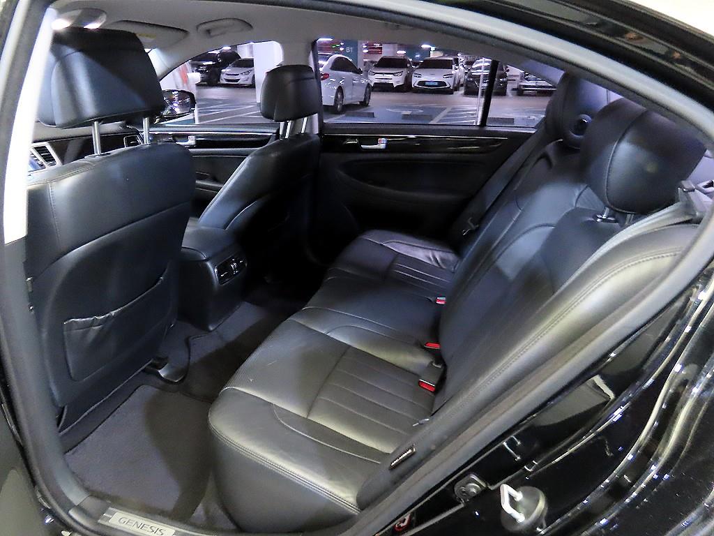 HYUNDAI Genesis - Vista 7