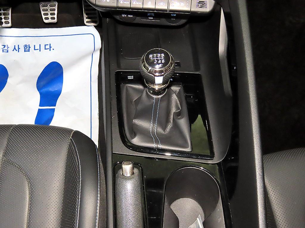 HYUNDAI Avante - Vista 12