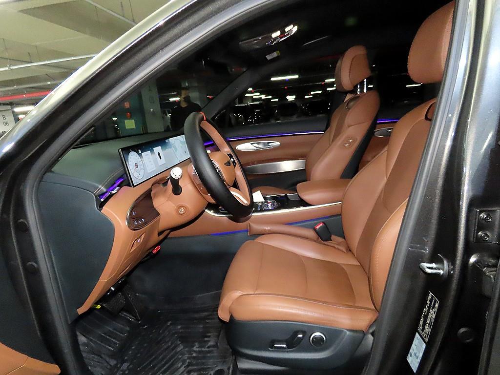 Genesis GV70 - Vista 6